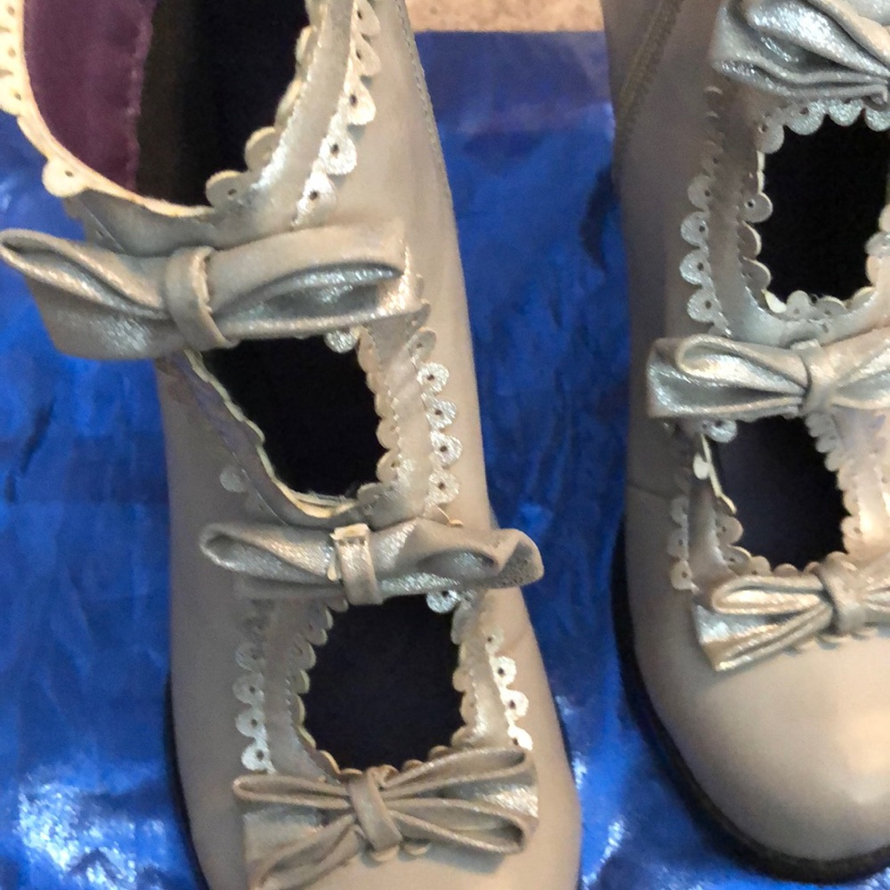 Heels - Picture 3 of 5